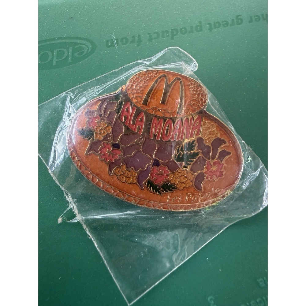 McDonald's Hawai'i Hawaiian Floral Lei Hat Ala Moana Gold Pin Rare 90s 1940